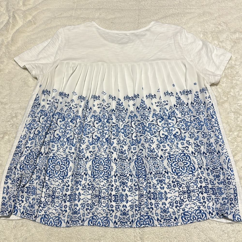 Chico’s | size 3 | pleated top